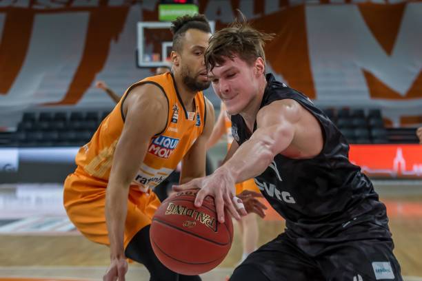 场几乎无人 场几乎无人