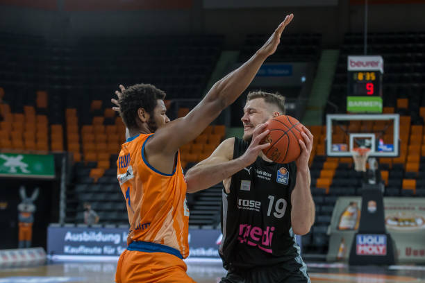 他在俱乐部 他在俱乐部